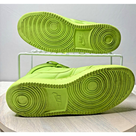 Size 10.5 - Billie Eilish x Air Jordan 1 Green Nike - Picture 13 of 14